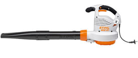 Soffiatore elettrico Stihl BGE 81 potente con bocchetta piatta per uso privato intensivo.