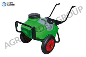 Carrello con botte 90 lt, cisterna lavamani 5 lt, 10 mt di tubo 8x13, lancia a leva per trattamenti