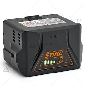 Batteria Stihl AK 10 agli ioni di litio da 72 Wh con indicatore dello stato di carica al LED.