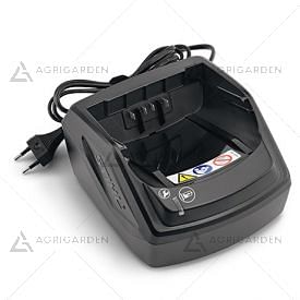 Caricatore Standard AL 101 Stihl compatibile con le batterie AP e AK, con indicatore dello stato di funzionamento al LED.