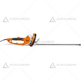 Tagliasiepi elettrico Stihl HSE 71 con impugnatura orientabile per il taglio di siepi robuste con lama da 70cm.