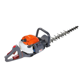 Tagliasiepi a scoppio professionale Oleo-Mac HC 246 P con lama da 60cm e motore da 21,7cm3.