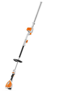 Tagliasiepe allungato a batteria Stihl HLA 56 divisibile con lama da 45cm per uso privato.